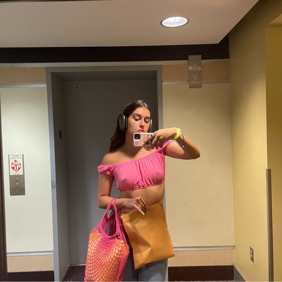 Meet your Posher, Roya - Picture 3 of 5